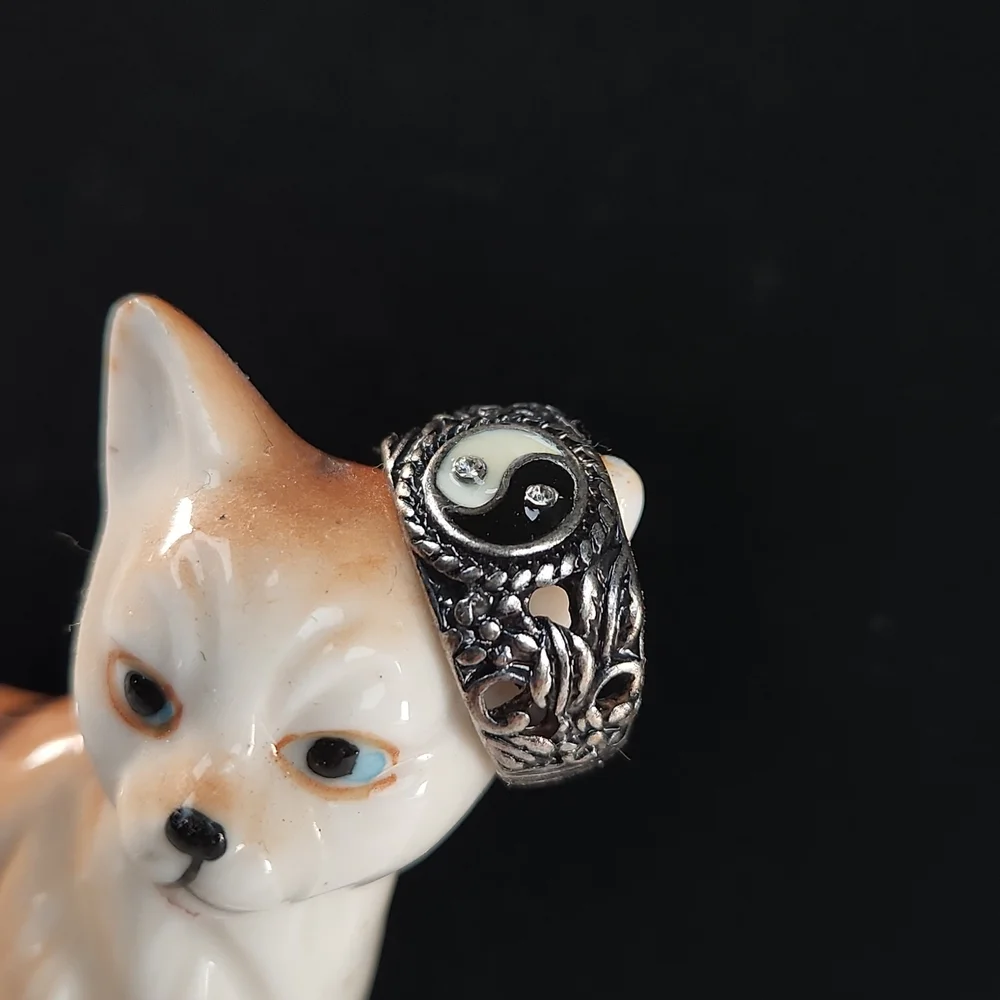 Yin Yang rhinestones ring Size 7.5 Vintage 90s